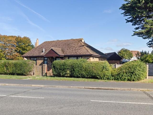 Bungalow for sale in Rose Green, Arun
