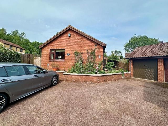 Bungalow for sale in East Hunsbury, Northamptonshire