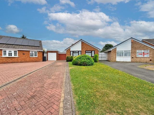 Bungalow for sale in Landywood, Great Chatwell