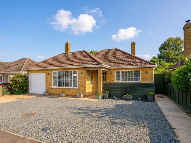 Bungalow for sale in Bladon Estate, Boston