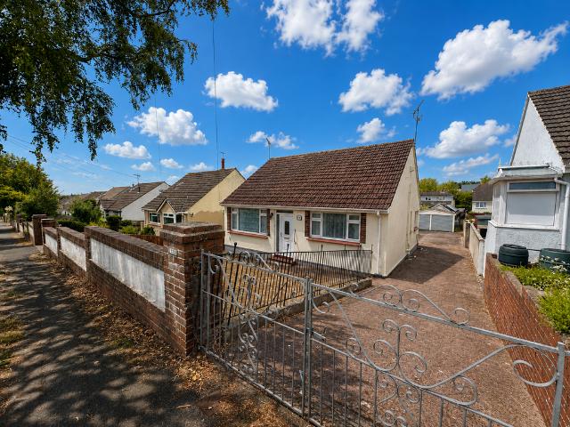 Bungalow for sale in Tweenaways, Livermead