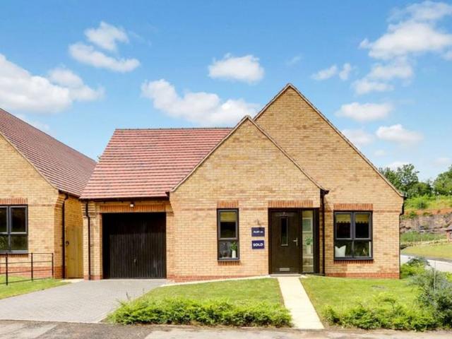 Bungalow for sale in Potters Corner, East Midlands