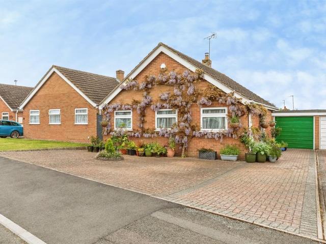 Bungalow for sale in Raunds