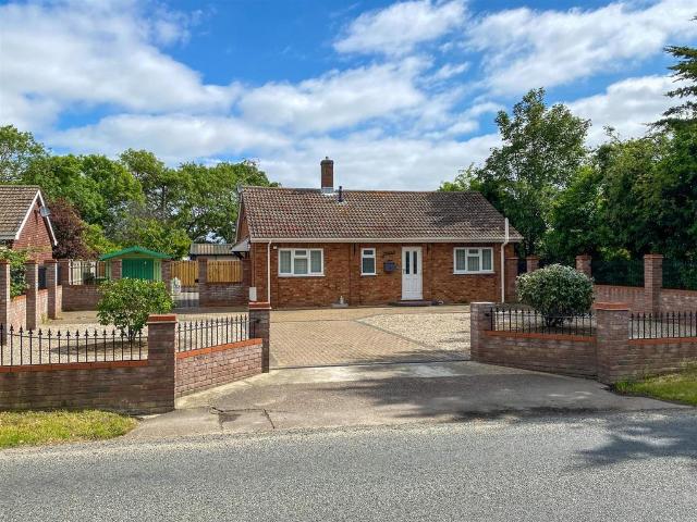 Bungalow for sale in Stokesby, Norfolk