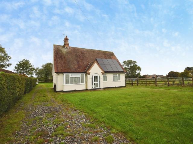Bungalow for sale in Irby in the Marsh, East Lindsey