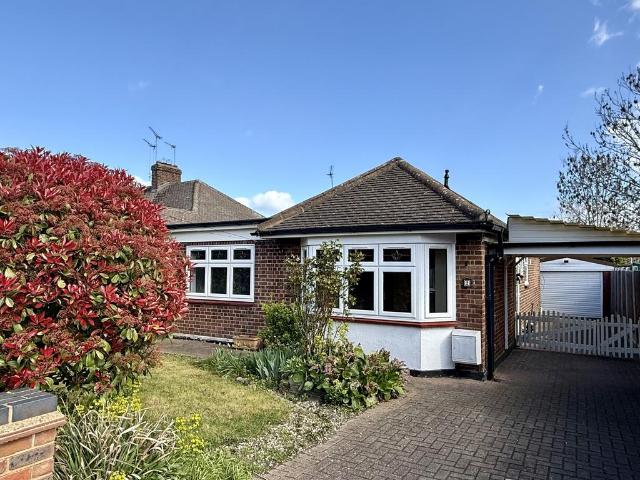 Bungalow for sale in Cranham, Greater London