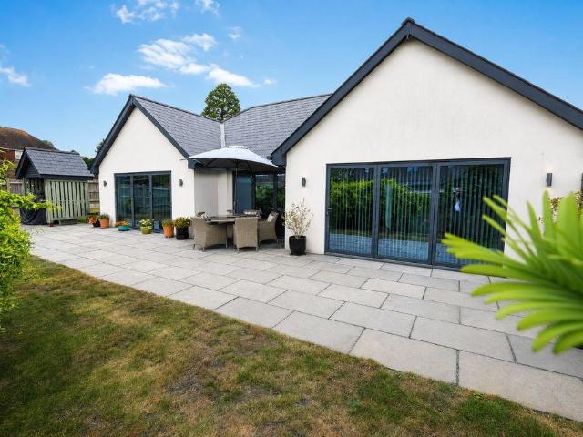 Bungalow for sale in Midway, Kent