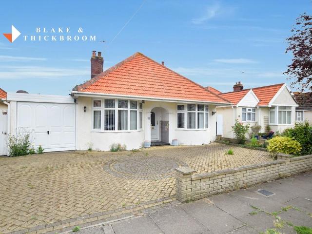 Bungalow for sale in Holland-on-Sea, Dale Hill
