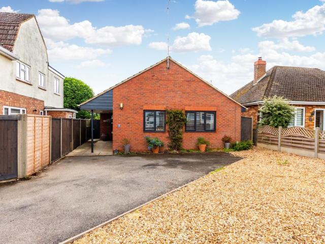 Bungalow for sale in Rushden