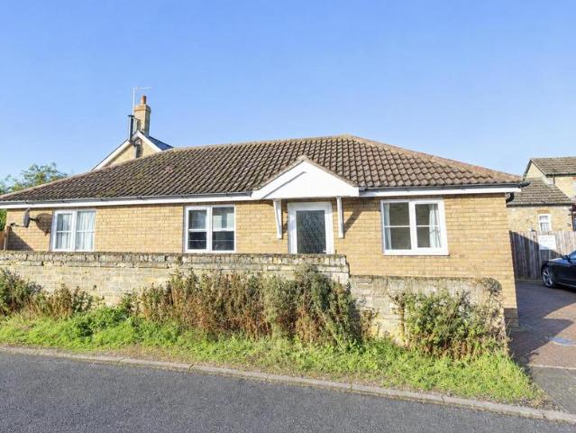 Bungalow for sale in Stotfold, Central Bedfordshire