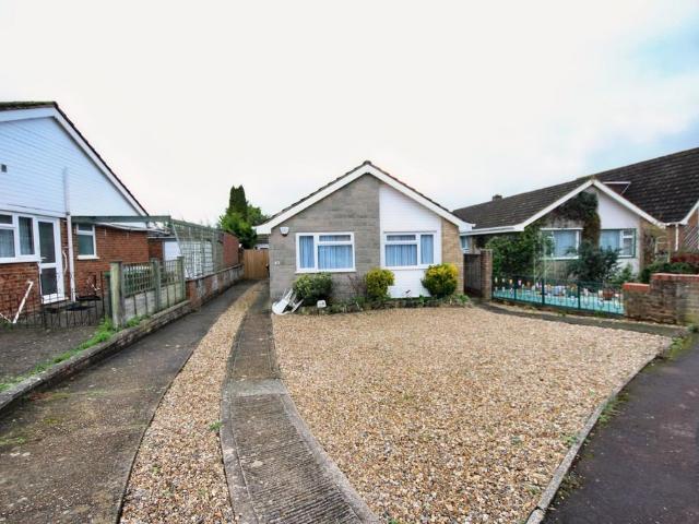Bungalow for sale in Allington, Midway