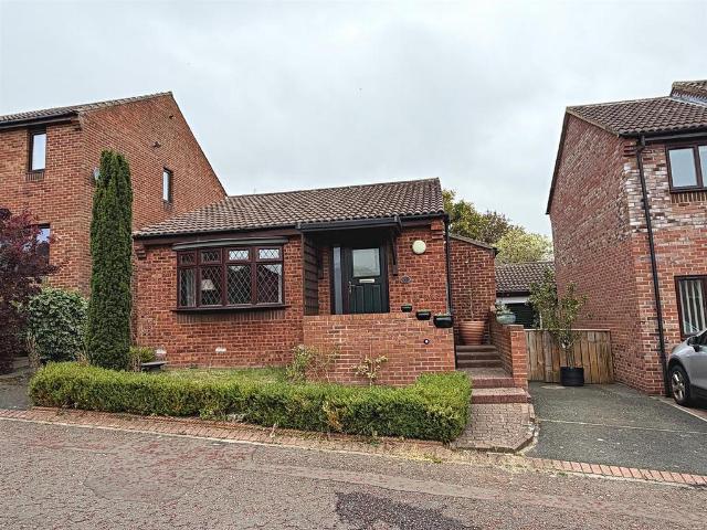 Bungalow for sale in Brandon and Byshottles, Brandon