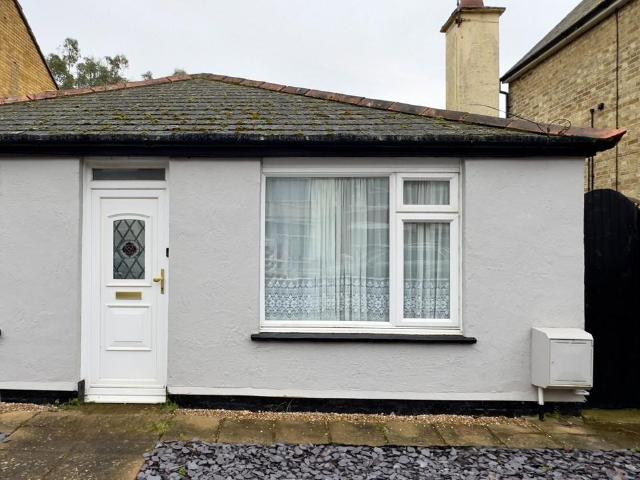 Bungalow for sale in Acol, Kent