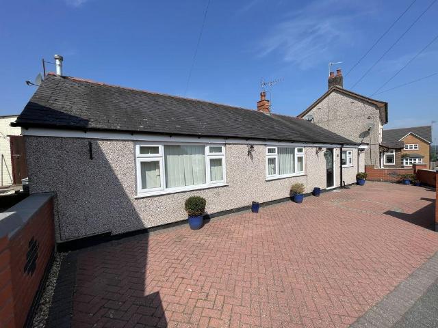 Bungalow for sale in Ponciau, Wales