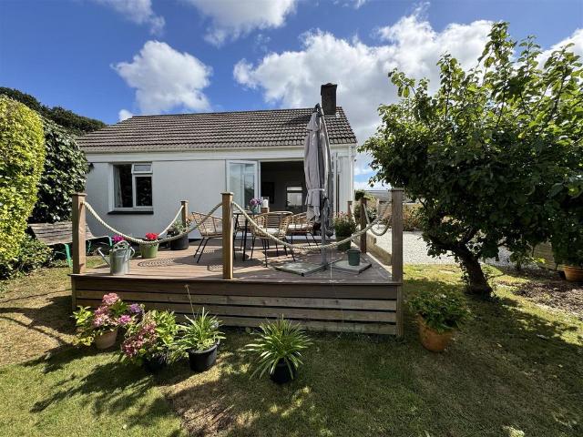 Bungalow for sale in Trelander, Penweathers
