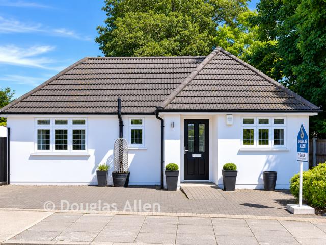 Bungalow for sale in Gidea Park, Greater London