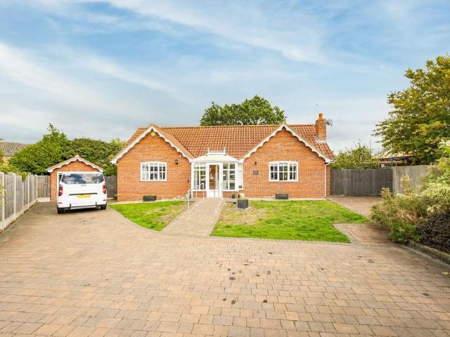 Bungalow for sale in Glemsford, Babergh