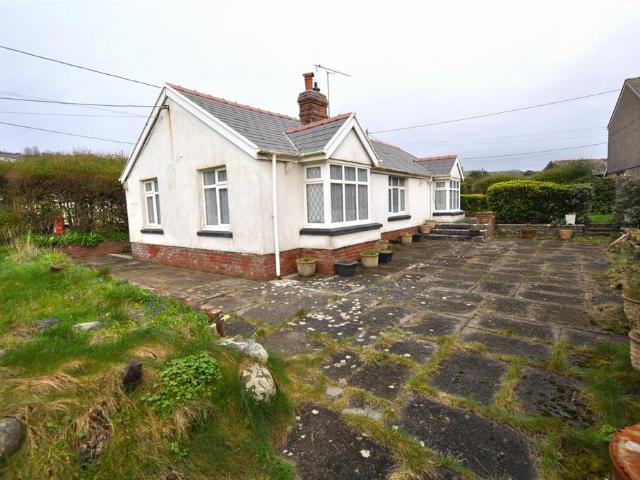 Bungalow for sale in Pendine, Wales