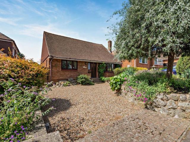 Bungalow for sale in Midway, Kent