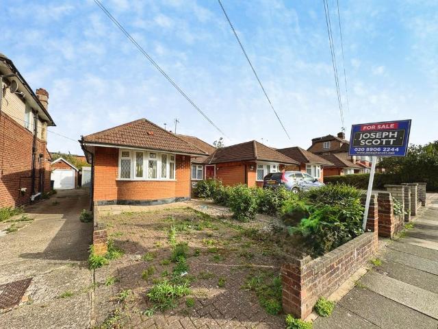 Bungalow for sale in Broadfields, Greater London