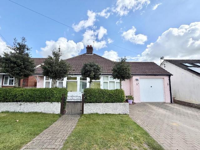 Bungalow for sale in Chipping Hill, Essex