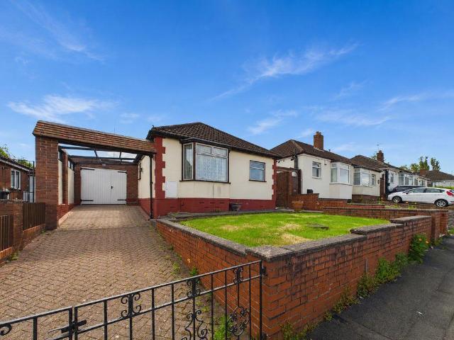 Bungalow for sale in Ettingshall Park, West Midlands