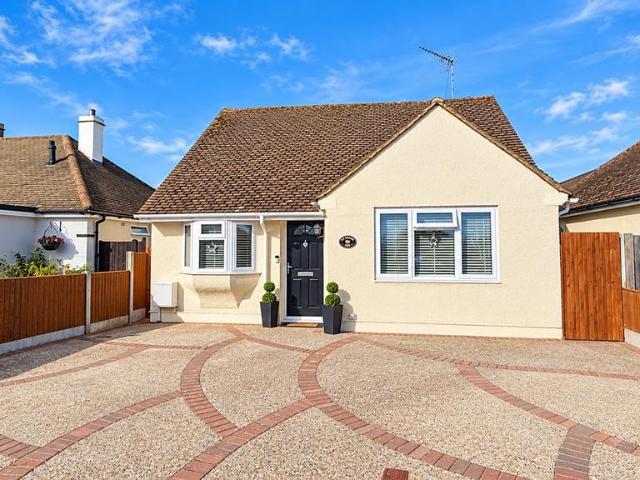 Bungalow for sale in Greenhill, Canterbury