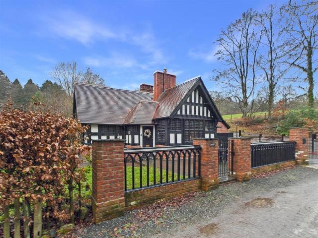 Bungalow for sale in Tregynon, Wales
