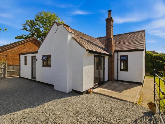 Bungalow for sale in Forthampton, Worcestershire