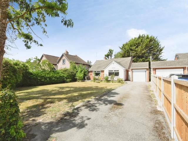 Bungalow for sale in Chipping Hill, Essex