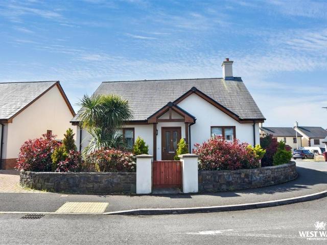 Bungalow for sale in Crundale, Wales