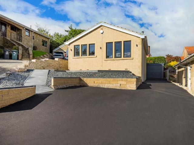 Bungalow for sale in Carlinghow, Batley