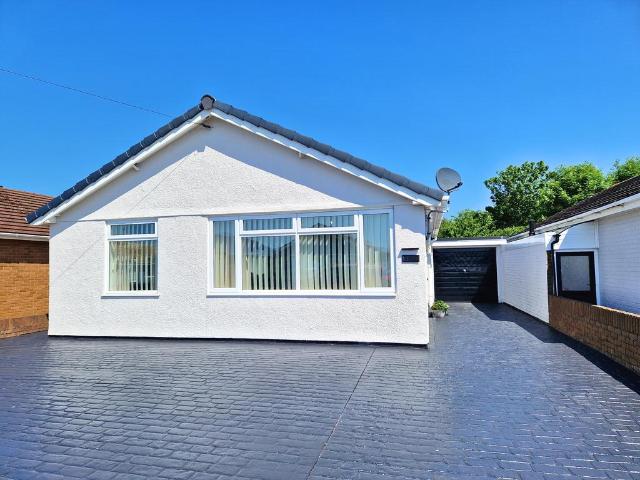 Bungalow for sale in Porthcawl, Nottage