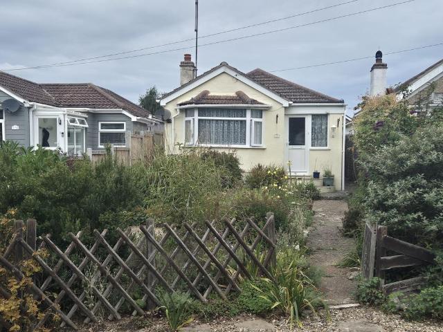 Bungalow for sale in Holland-on-Sea, Dale Hill