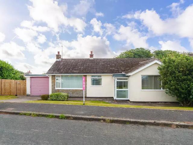 Bungalow for sale in Onchan