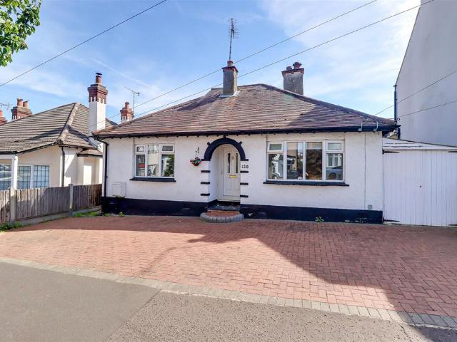 Bungalow for sale in Alton Barnes, Essex