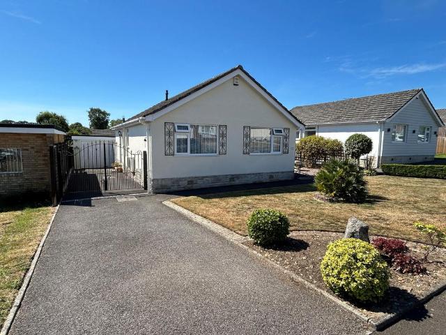 Bungalow for sale in Oakley, Merley