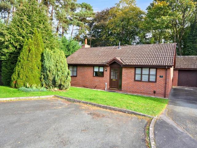 Bungalow for sale in Oultoncross, Stafford