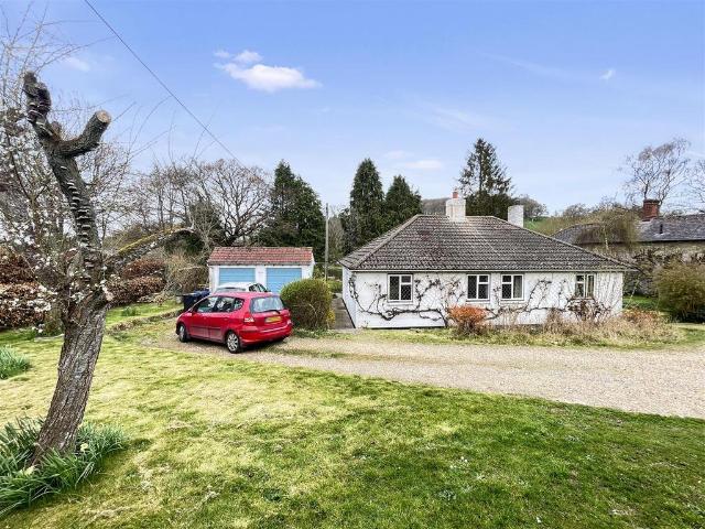 Bungalow for sale in Fovant