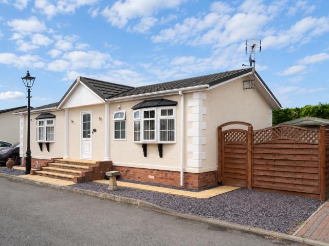 Bungalow for sale in Acaster Malbis, York