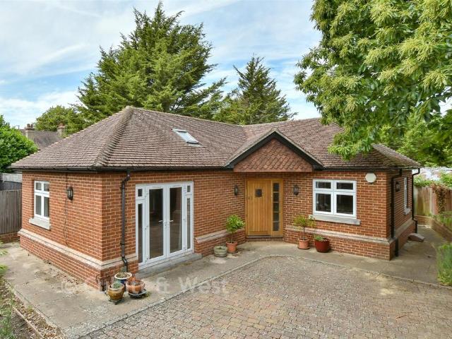 Bungalow for sale in Woodcote Green, Greater London