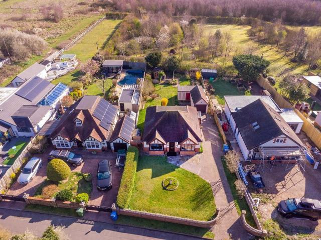 Bungalow for sale in Littlewick Green