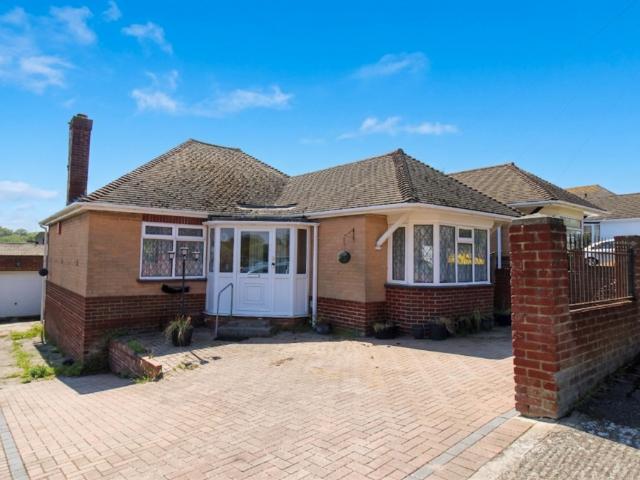 Bungalow for sale in Upton, Acol