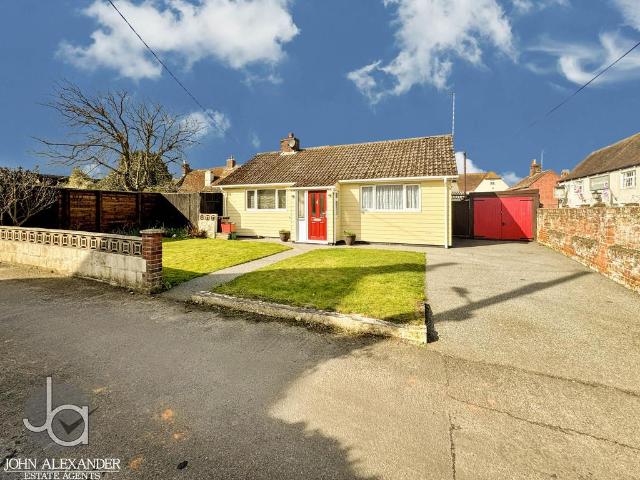 Bungalow for sale in Great Oakley, Dale Hill