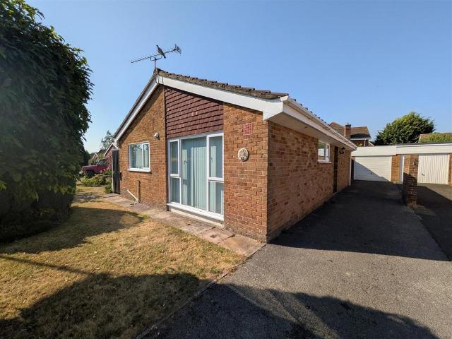 Bungalow for sale in Barnham and Eastergate, Clapham