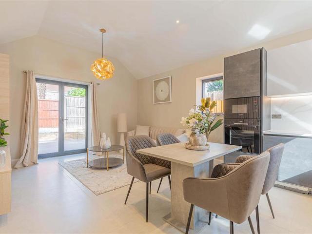 Bungalow for sale in London Borough of Hounslow, Osterley