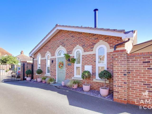 Bungalow for sale in Thorpe-le-Soken, Tendring