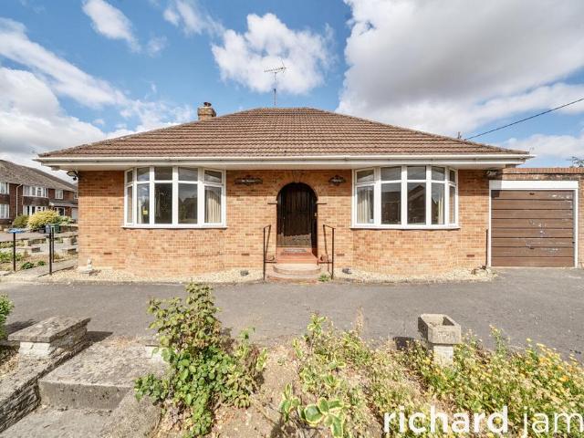 Bungalow for sale in Vastern, Wiltshire