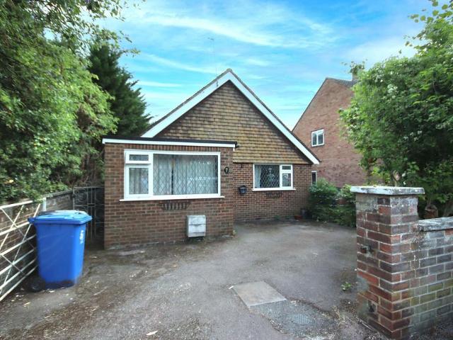 Bungalow for sale in Highway, Maidenhead
