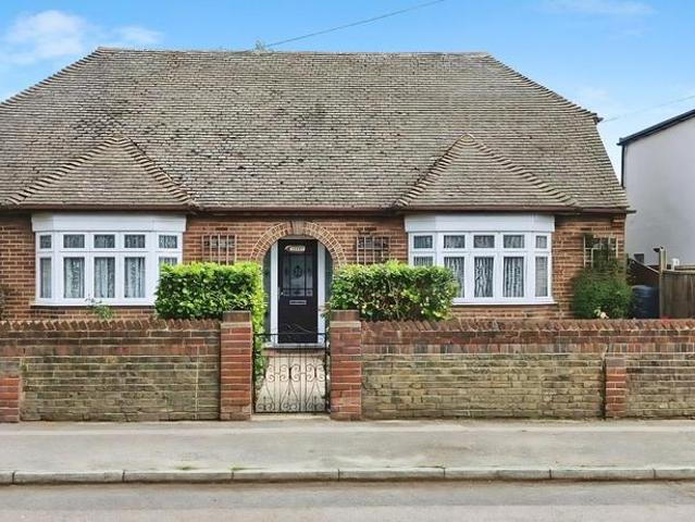 Bungalow for sale in Stanford-le-hope, Essex